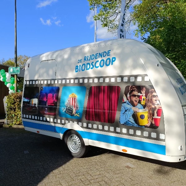 Rijdende thuisbioscoop