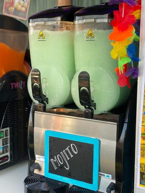 Slush puppy frozen coctail machine